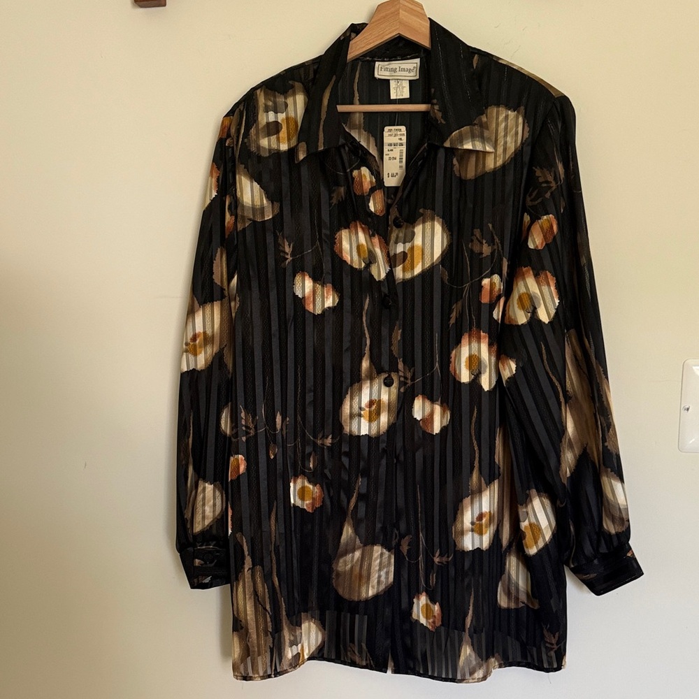 Fitting image Vintage Black Floral Blouse